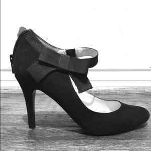 Nine West suede pumps